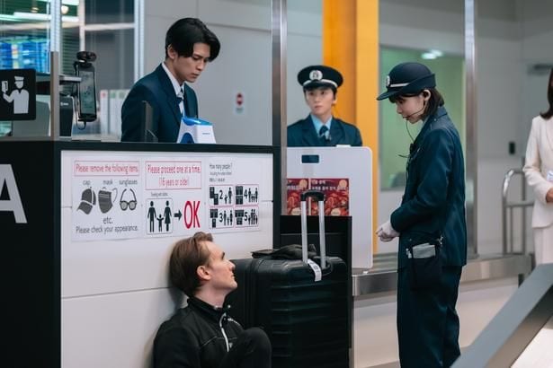眞栄田郷敦“早見”vs板垣李光人“松山”、“入管”と“税関”の対立に「初回からバチバチ」「見てるこっちがドキドキ」の声＜大空港＞