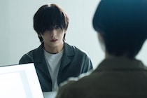 刑事・土居志央梨“黛”らは、山田涼介“悠”が事件に関わっているとみて行方を追う＜一次元の挿し木＞
