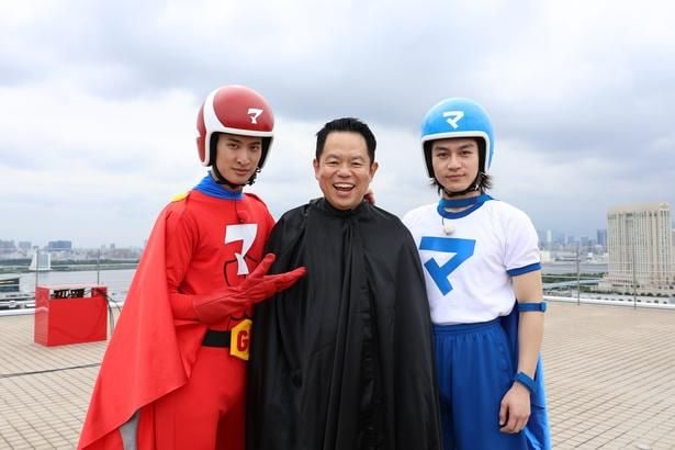 Snow Man・向井康二、ダイアン・津田篤宏、Travis Japan・松田元太(写真左から)