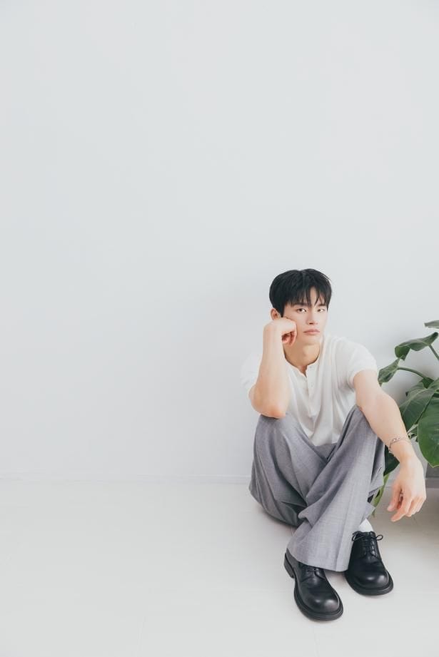 真剣な眼差しで質問に耳を傾け、よどみなく答える姿が印象的。