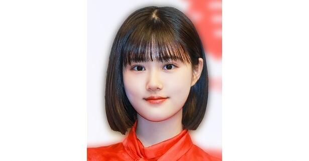 お好み焼きを前にヘラを構える気合が“少女”のよう…原菜乃華、握った拳の黒コーデ姿に「最高かよ」