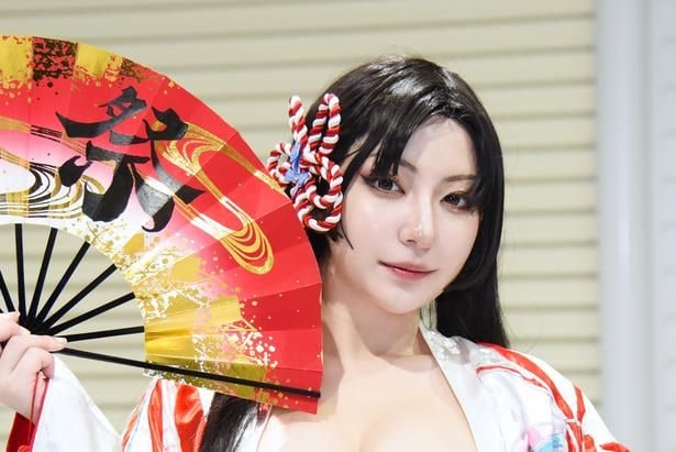 “ミスヤングマガジン”麻倉瑞季の「スト6」不知火舞コスプレ「細かく作り込んだ羽織がお気に入り」＜EVO Japan 2026＞