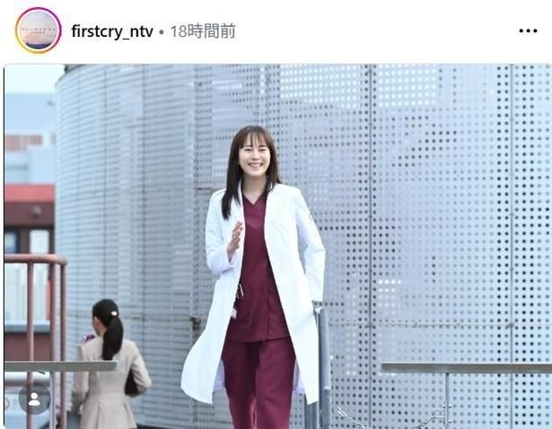 【写真】比嘉愛未、満面の笑顔で駆け寄るソロショットがかわいい