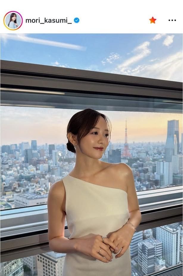 【写真】森香澄、艶唇の美顔で“ワンショル”ショット