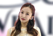 透明感抜群の白のミューズ…板野友美、整った美白美顔輝く“ノースリーブ”ドレス姿に「最高」「美し過ぎ」