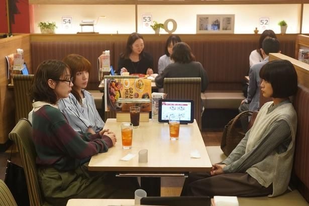 深川麻衣“薫子”は、仕事優先の彼氏に妊娠のことを話せず仲里依紗“麻紀”らに相談する「宗太を産んだこと後悔したことある？」＜Tokyo middle 30＞