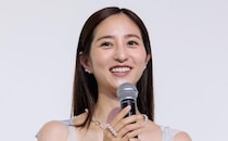 堀田茜、“強めメイク”の横顔ショットに「いつもと違う」「うっとり」と反響
