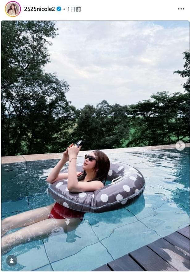 【写真】藤田ニコル、那須旅行でリラックスする水着ショット