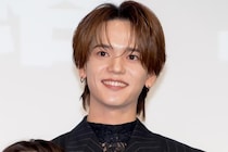 中島颯太、青ポロシャツが似合うキラキラ笑顔ショットに「こんな先生がよかった」の声＜Tokyo middle 30＞