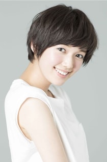 36歳の誕生日を迎えた佐藤栞里、ひまわりカチューシャ・花束で満面の笑み　松本若菜＆アンミカらからも祝福の声