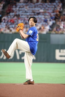 相葉雅紀、「オールスターゲーム」ファーストピッチに登場　ノーバンならずも「一球に魂を込めたので悔いはないです！」