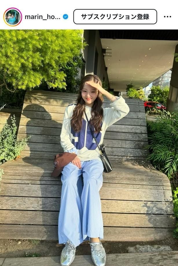 【写真】“オフ感”満載の個性的「私服」コーデ…本田真凜、メガネでパンツスタイル