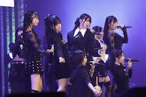 WHITE SCORPIONが魅せた熱狂と振り幅、最新曲から王道サマーチューンまで駆け抜けた圧巻のステージ＜六本木アイドルフェスレポート＞