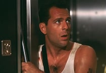 アクション映画の潮流を変えた「ダイ・ハード」　ブルース・ウィリスだから生まれた等身大の愛されヒーロー“世界一ツイてない男”の魅力
