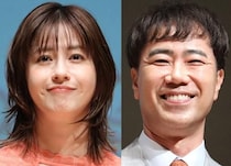 松本若菜＆藤井隆の“本に囲まれた笑顔ショット”に「面白くて好き」「ほのぼのします」の声＜君の好きは無敵＞