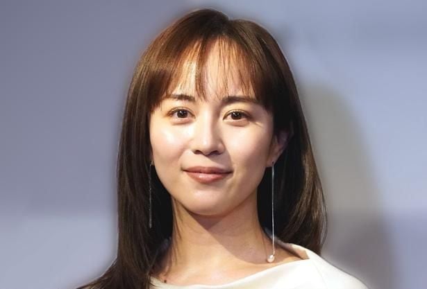 比嘉愛未、濱正悟とガラス越しの2ショットに「実はとってもフレンドリーなトミー」とコメント＜ファーストクライ 母子救命救急班＞