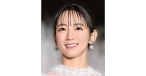 吉岡里帆、白コーデでおちゃめな“やんちゃポーズ”を披露「里帆ちゃんかわいい」の声