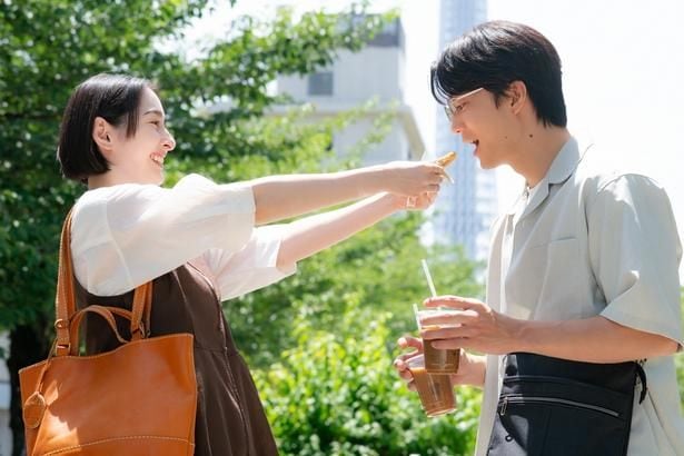 早見あかり“タキ”と伊藤健太郎“レイ”は食器選びのため街に出かけ、デートのような楽しい時間を過ごす<一緒にごはんをたべるだけ>
