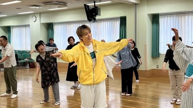 「マネして踊って!DANCE TRAIN」より