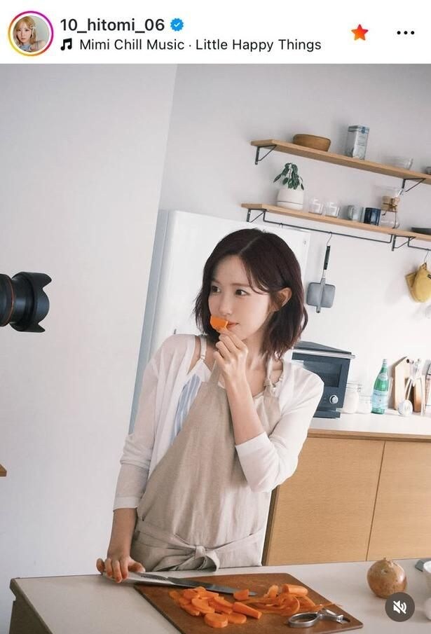【写真】本田仁美、にんじんを手に自然体の姿