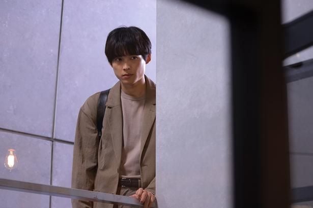 岡崎紗絵“麻里子”が松村北斗“爽太”のことを意識するなか、爽太はさらなる危険を冒す<告白-25年目の秘密->