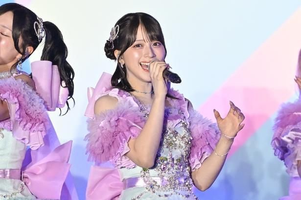＝LOVEのステージは佐々木舞香がセンターを務める「とくべチュ、して」でスタート