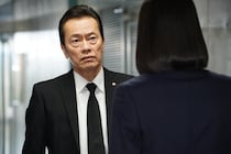 遠藤憲一“八重樫”「はうっ！」、相葉雅紀“名波”に頭が上がらない姿に「もはや名物」「キュートすぎる」の声＜大追跡＞
