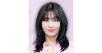 ブラウンのタンクトップ姿のTWICE・モモ、首元のネックレスを強調…激カワショットに「似合ってる」「素敵」