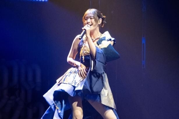 「ブルーマングループ2026新宿公演」プレスショーで「I FEEL LOVE」を歌唱した鈴木愛理