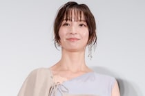 篠田麻里子“孔美子”の“ママ友コーデ”公開…全身ブラウンの立ち姿に「麻里子さま素敵」「かっこいい」の声＜おちたらおわり＞