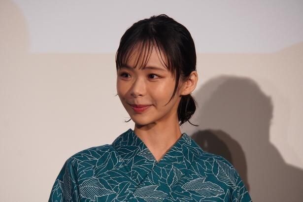 趣里&田辺誠一、身長差がかわいい仲良しピースショットに「趣里様かわいい」の声＜大空港～GATE24～＞