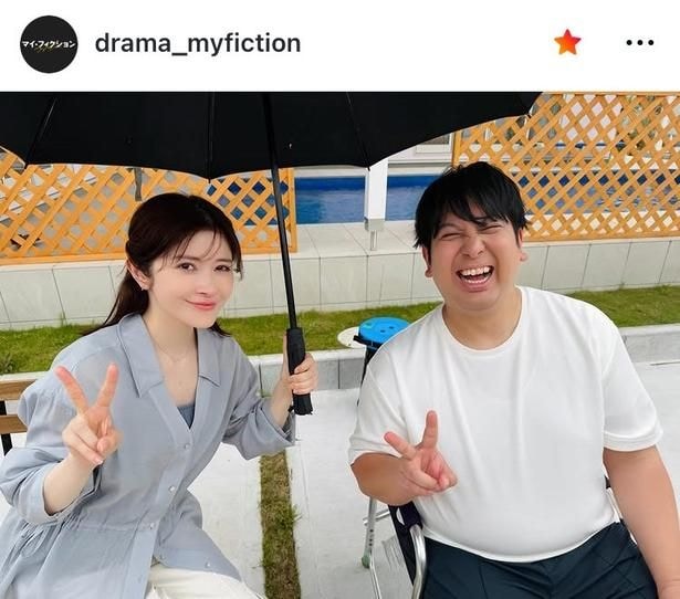 【写真】息合うポーズの撮影裏…宮澤エマ&ジャンボたかお、2ショット