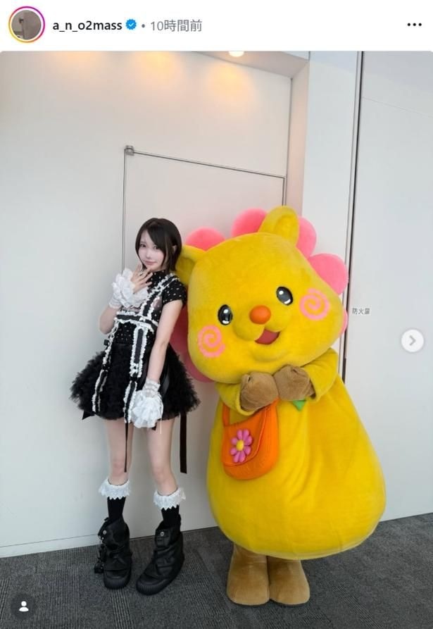【写真】あの、「ヒルナンデス!」のキャラクター・ハピナンデスの隣に並んだかわいらしいショット