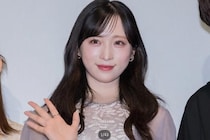 ハートT×キャンバス生地バッグの爽やかな姿…AKB48・小栗有以、目の横でピースする笑顔ショットに「かあいいねぇ」の声