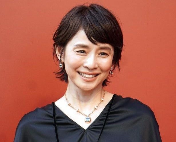 「泣けてくる…」石田ゆり子「涙が溢れます」旅立った愛犬への想いを吐露…“相思相愛ショット”に共感の嵐