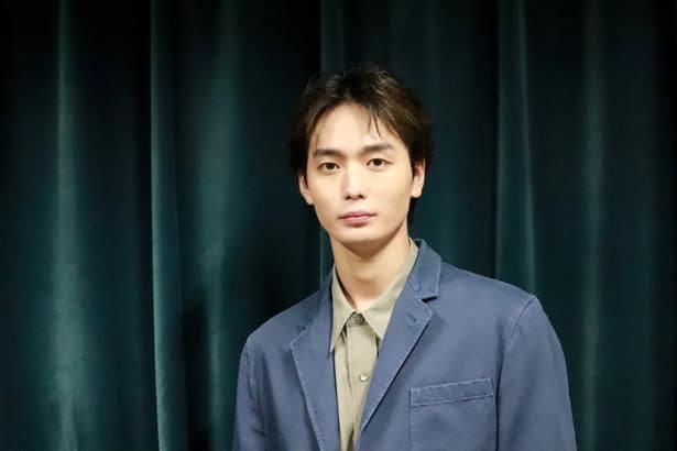特集ドラマ「笹まくら」に出演する青木柚にインタビューを実施