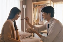 藤林泰也“宮嶋”がゆいかれん“彩芽”におかゆを食べさせた姿に「健気だねー」「メロい」と反響＜ドライな同期の溺愛癖＞