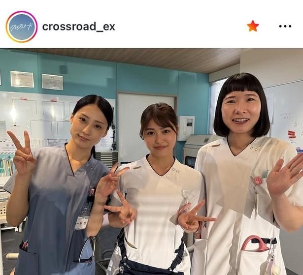 【写真】澄田綾乃&黒木百花&宇乃うめの、医療服姿で笑顔