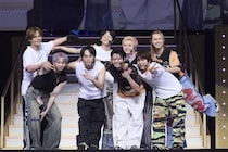 超特急がツアー最終公演で高難度の空中パフォーマンスを披露　11月の東京ドーム公演前に特別上映イベントの開催を発表