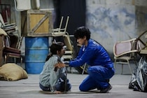 横山裕“磯貝”＆関水渚“ヒナタ”が「人間狩り」の的に…決死の反撃に「胸アツ」と反響＜今夜もシリアルキラーと待ち合わせ＞