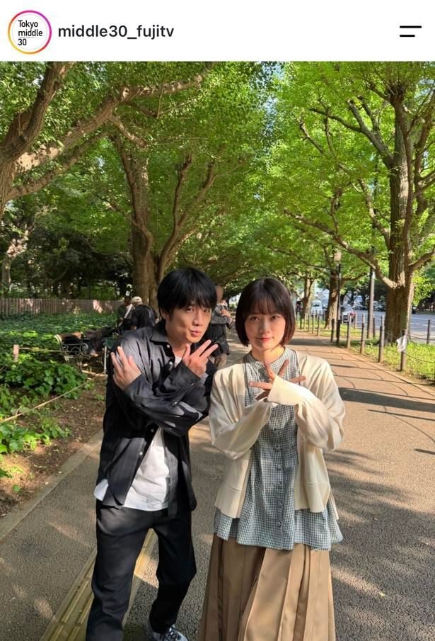 【写真】深川麻衣&風間俊介、両腕をクロスして裏ピース…ドラマとのギャップある姿に反響