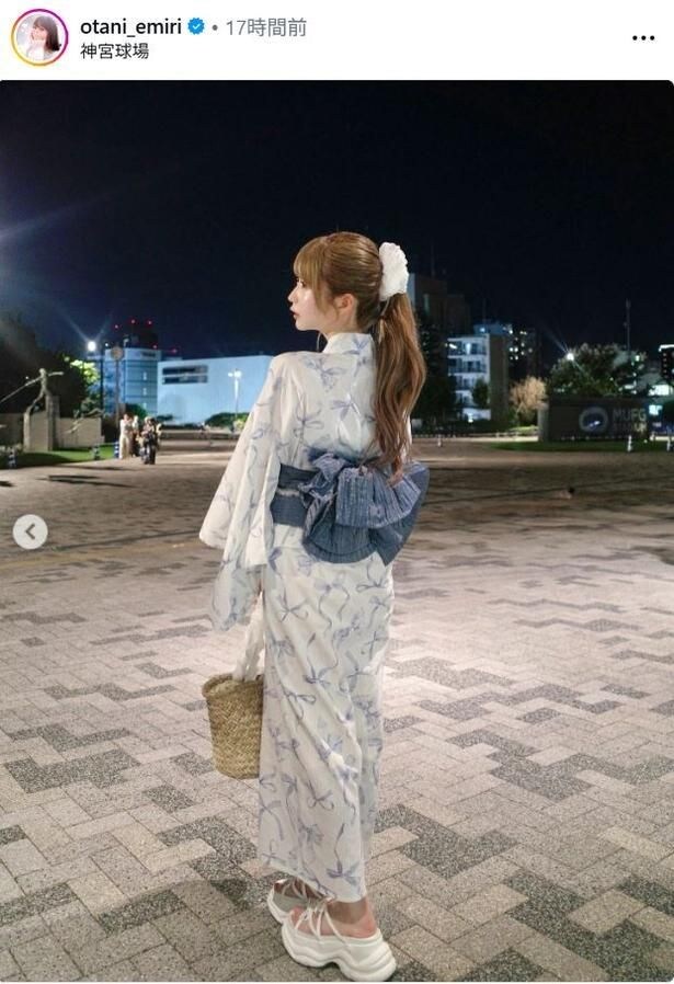 【写真】=LOVE・大谷映美里、白いシュシュがアクセントの浴衣全身ショット