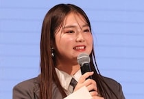 箭内夢菜、エッフェル塔背景に出川哲朗＆河北麻友子、谷まりあら出川ガールたちと集合写真公開…「素敵すぎる写真」の声
