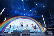 ILLIT、「LuckyFes'26」Day2に出演　最新曲「I Got You Back」を含む全8曲を披露