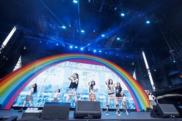 ILLIT、「LuckyFes'26」Day2に出演 最新曲「I Got You Back」を含む全8曲を披露