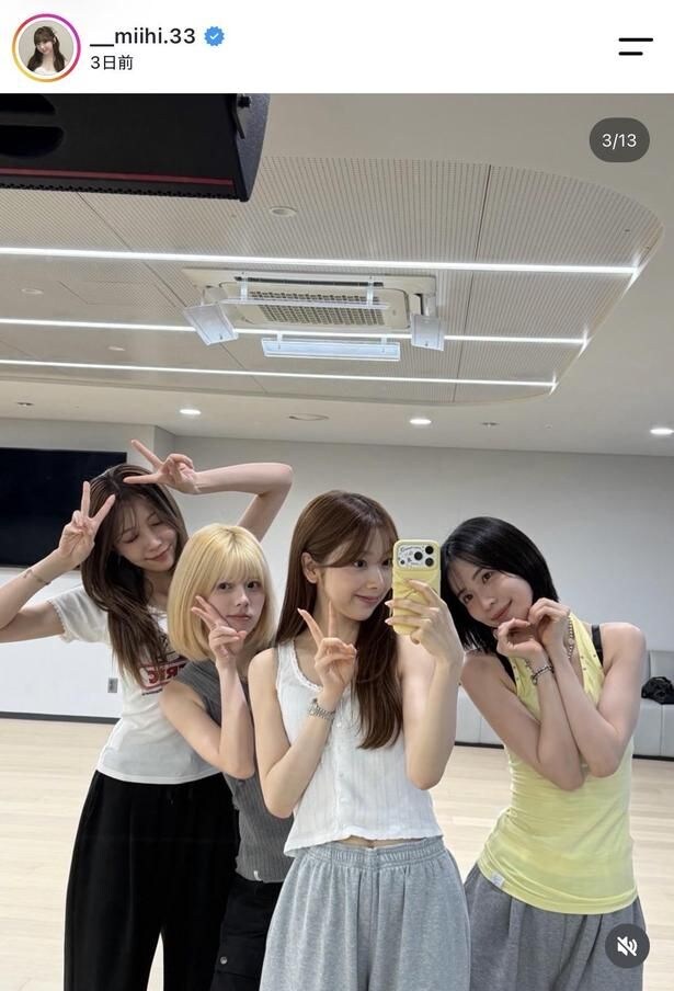 【写真】NiziU・MIIHI、MAYA&RIKU&MAYUKAと鏡越しの自撮りショットがキュート