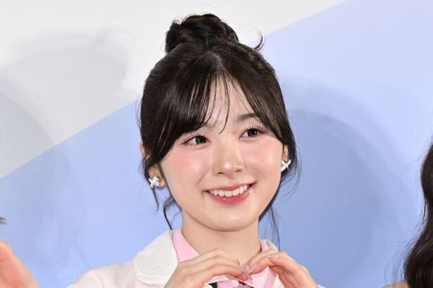 NiziU・MIIHI、ラフなコーデで鏡越しに自撮り…MAYA&RIKU&MAYUKAとの4ショットに「エンジェル」の声