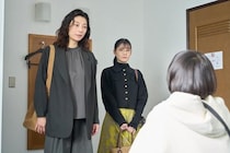 小池栄子“夏海”は、息子が車にはねられた母親の支援に向かうが 自身の過去と重なる「私冷静じゃないよね」＜さよならノワール＞