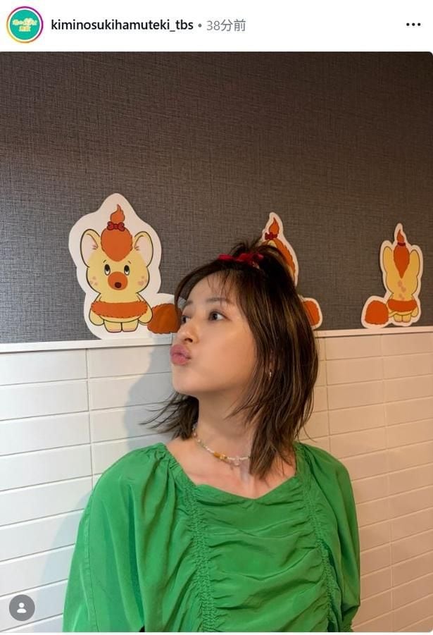 【写真】松本若菜、横向いてアヒル口をするかわいいソロショット