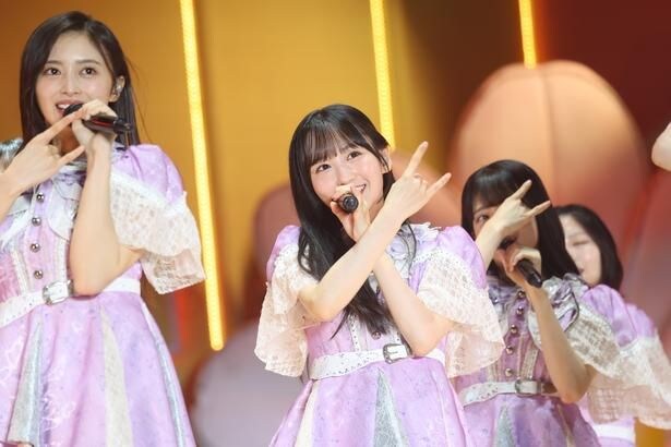 座長を務めた一ノ瀬美空(写真中央)にとって福岡公演は地元がい旋公演に